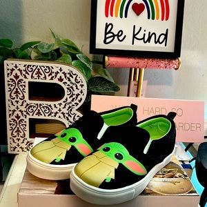 Mandelorian Star Wars Slip on Sneakers. Unisex Toddler Size 12